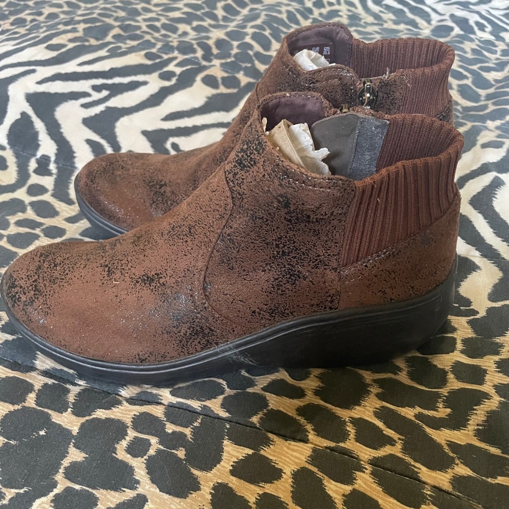 Bzees Weekend Ankle Boots Brown‎ Faux Suede Comfort Knit Collar Zip Up 8.5M
